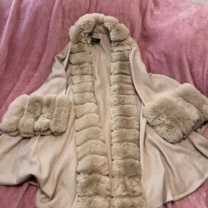 AKIRA Cream Faux Fur Cape
